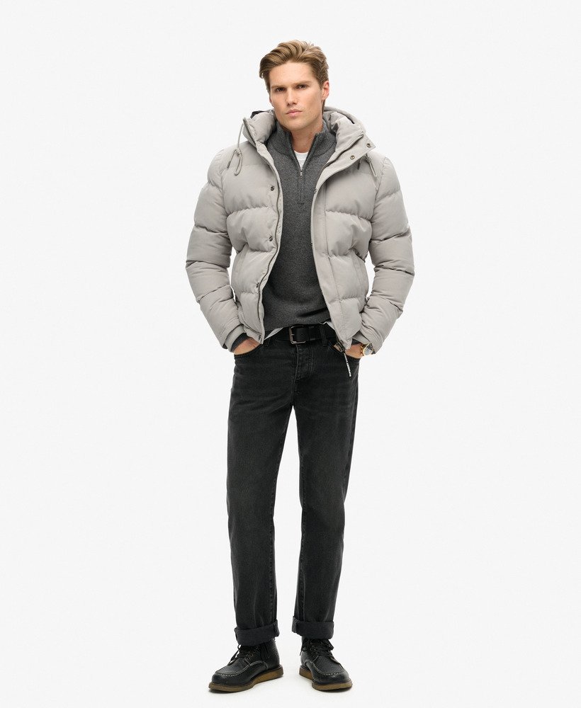jaqueta puffer curta com capuz everest na cor cinza metálico