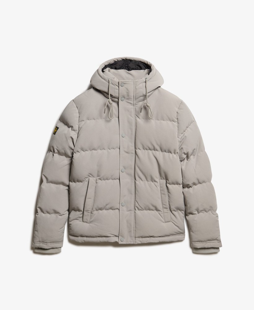 jaqueta puffer curta com capuz everest na cor cinza metálico