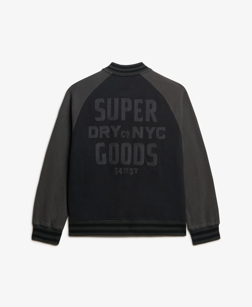 jaqueta bomber universitária com estampa gráfica em preto.