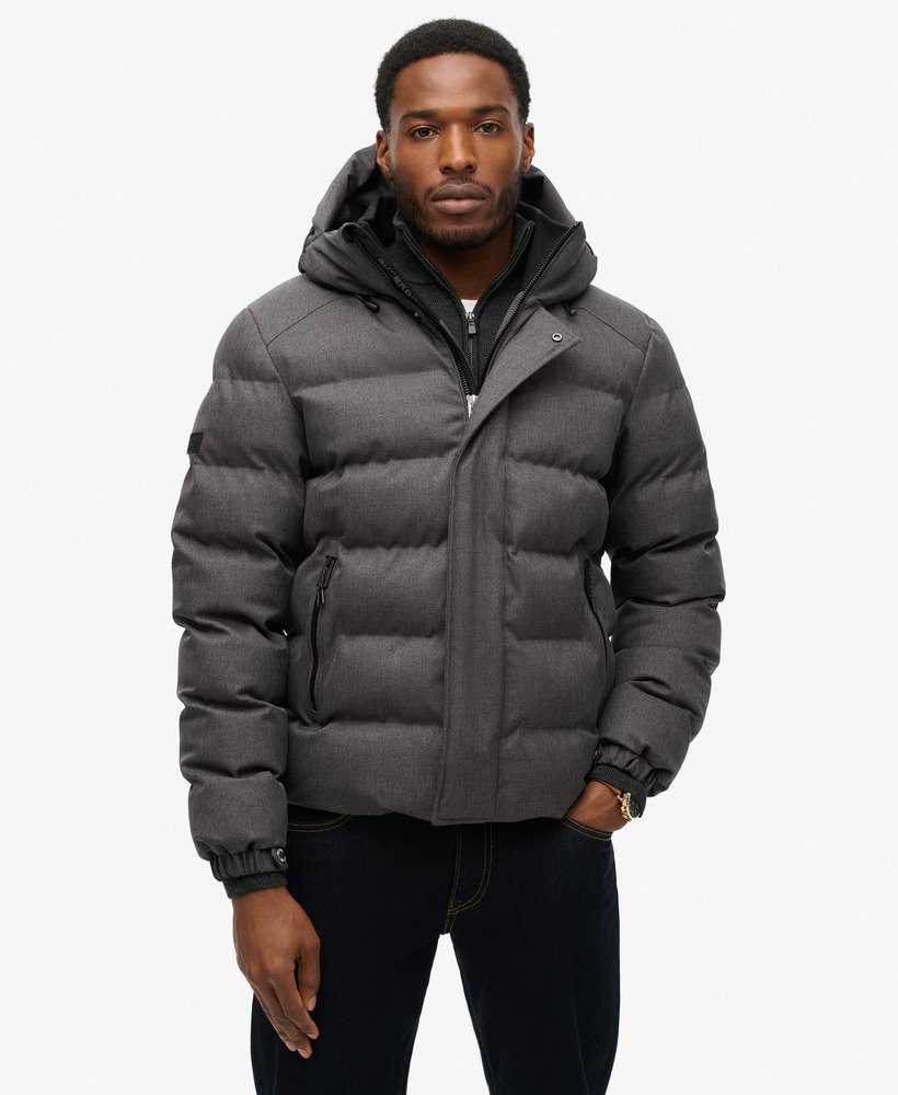 jaqueta esportiva puffer com capuz em tweed cinza mesclado.