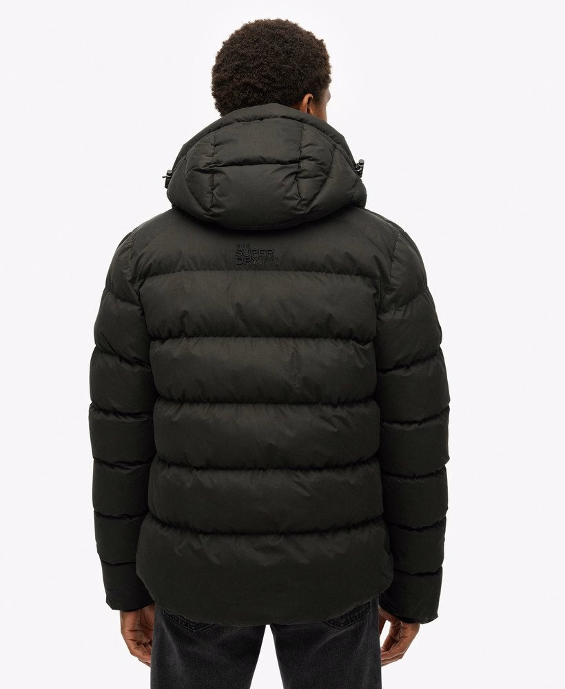 Jaqueta puffer esportiva com capuz em microfibra