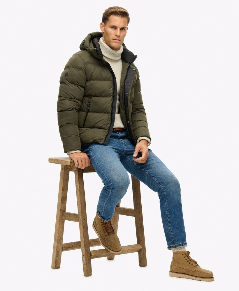 Jaqueta puffer esportiva com capuz em microfibra