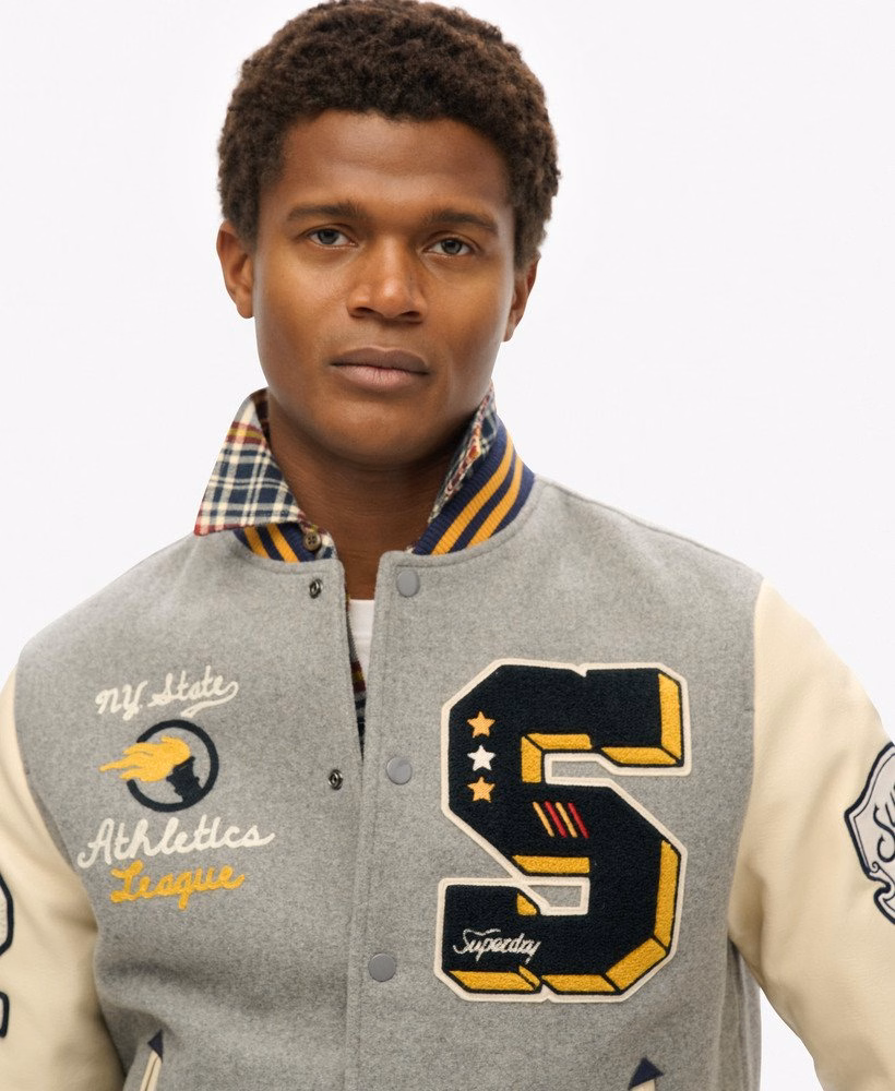 Jaqueta Bomber com Patches Universitários