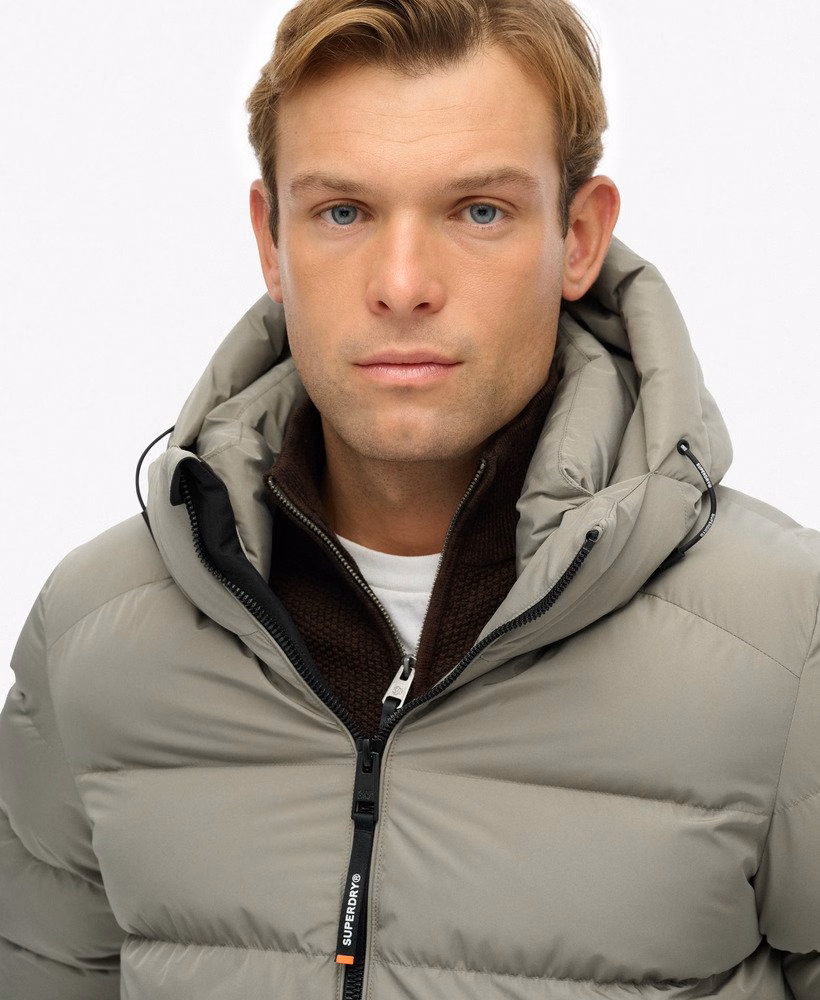 Jaqueta esportiva puffer com capuz