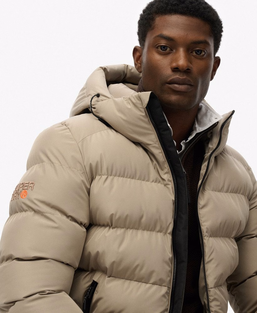 Jaqueta esportiva puffer com capuz