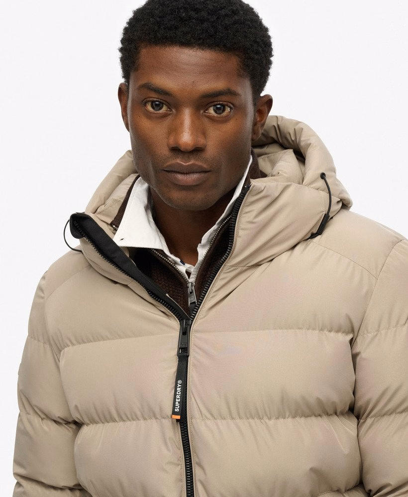 Jaqueta esportiva puffer com capuz