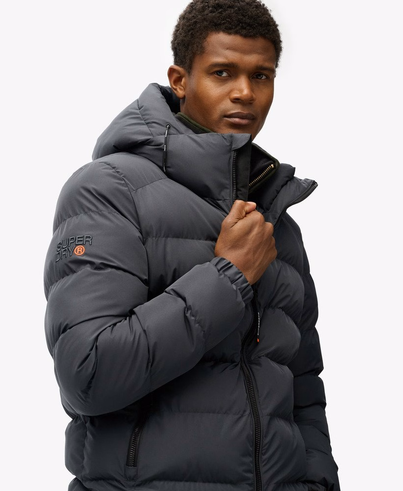 Jaqueta esportiva puffer com capuz