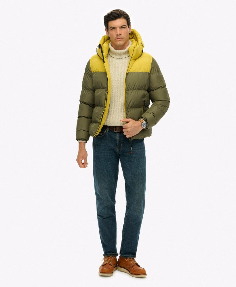 Jaqueta puffer com capuz em blocos de cores