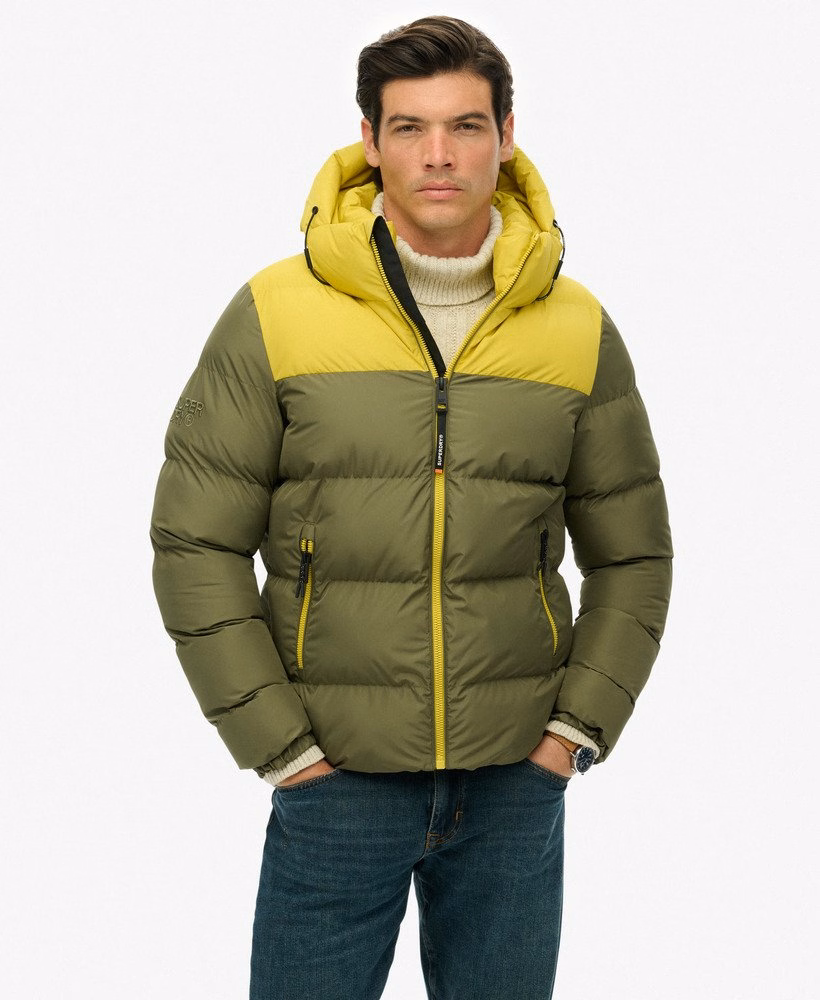 Jaqueta puffer com capuz em blocos de cores