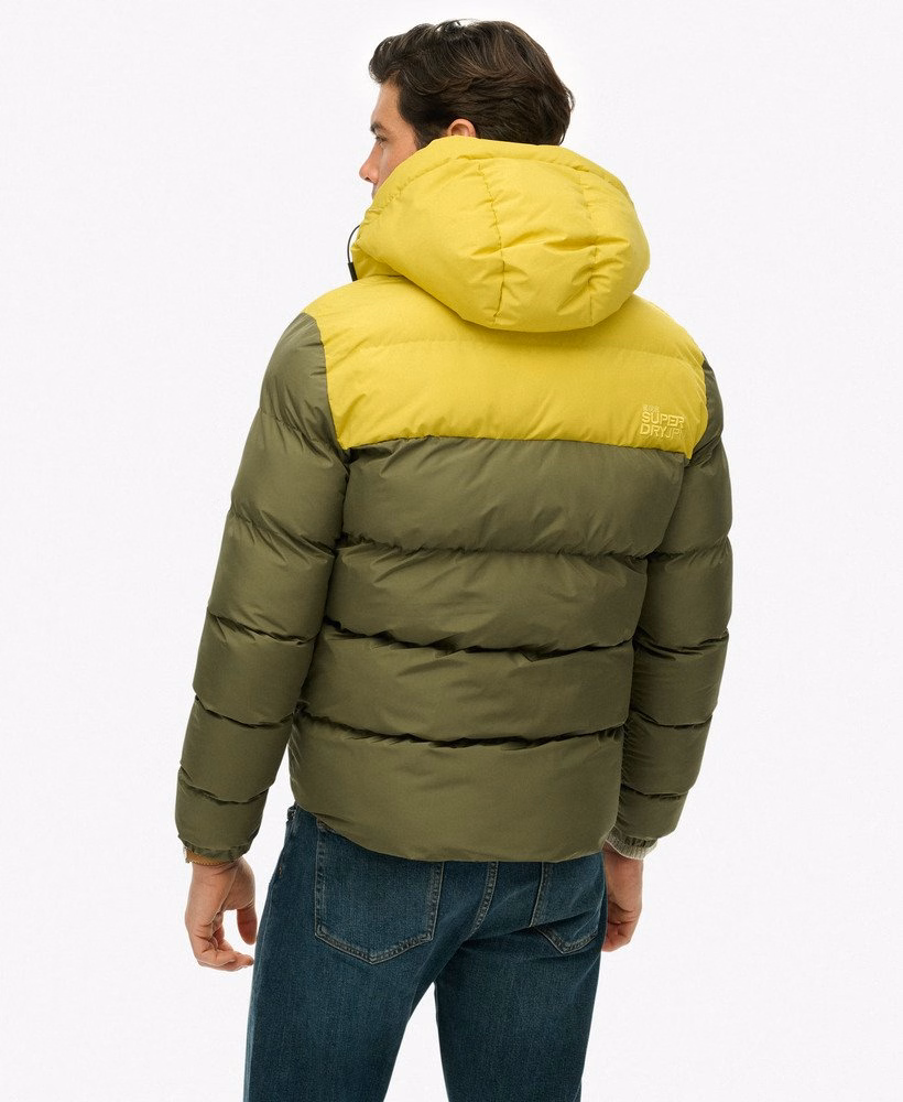 Jaqueta puffer com capuz em blocos de cores