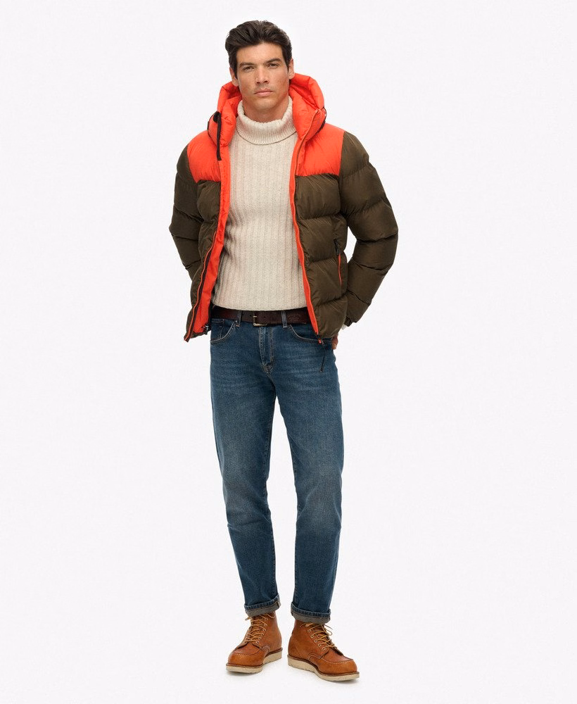 Jaqueta puffer com capuz em blocos de cores