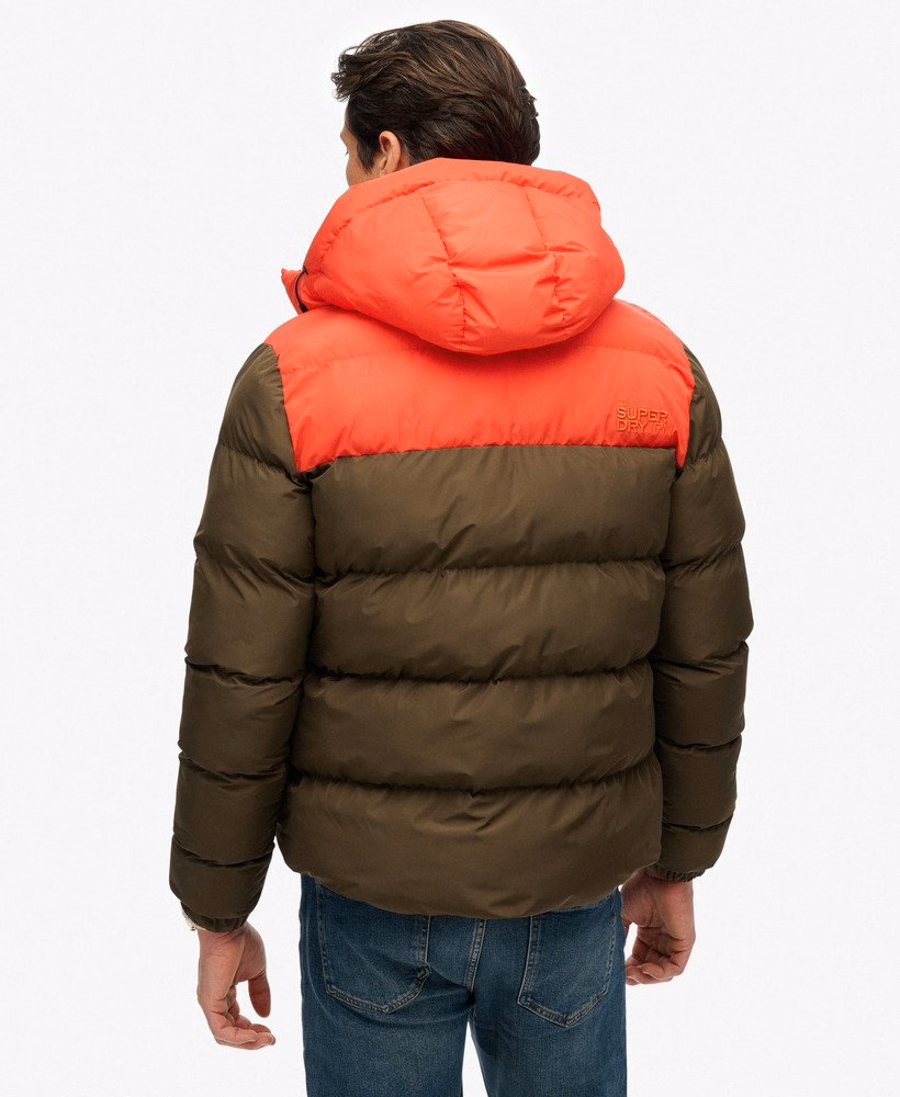Jaqueta puffer com capuz em blocos de cores