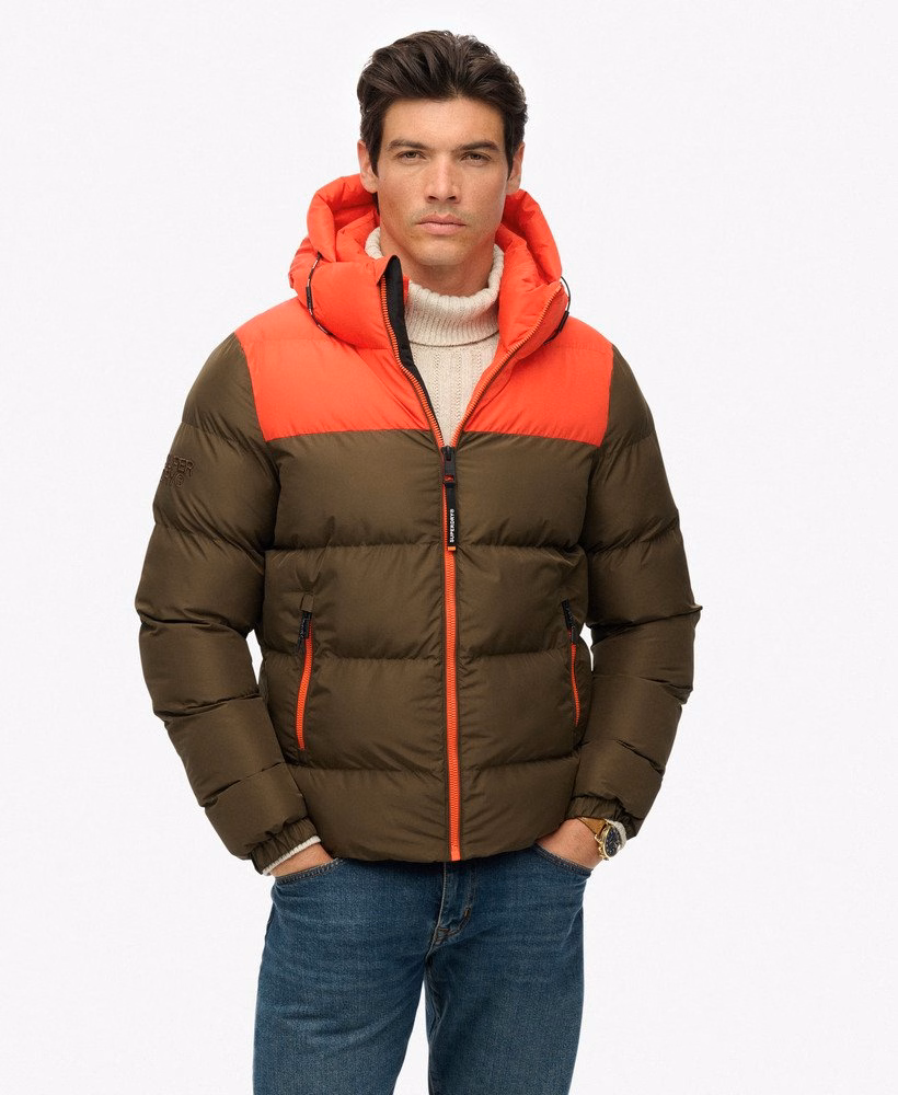 Jaqueta puffer com capuz em blocos de cores