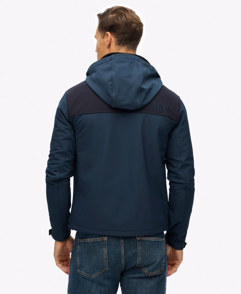 Jaqueta Trekker Soft Shell com Capuz
