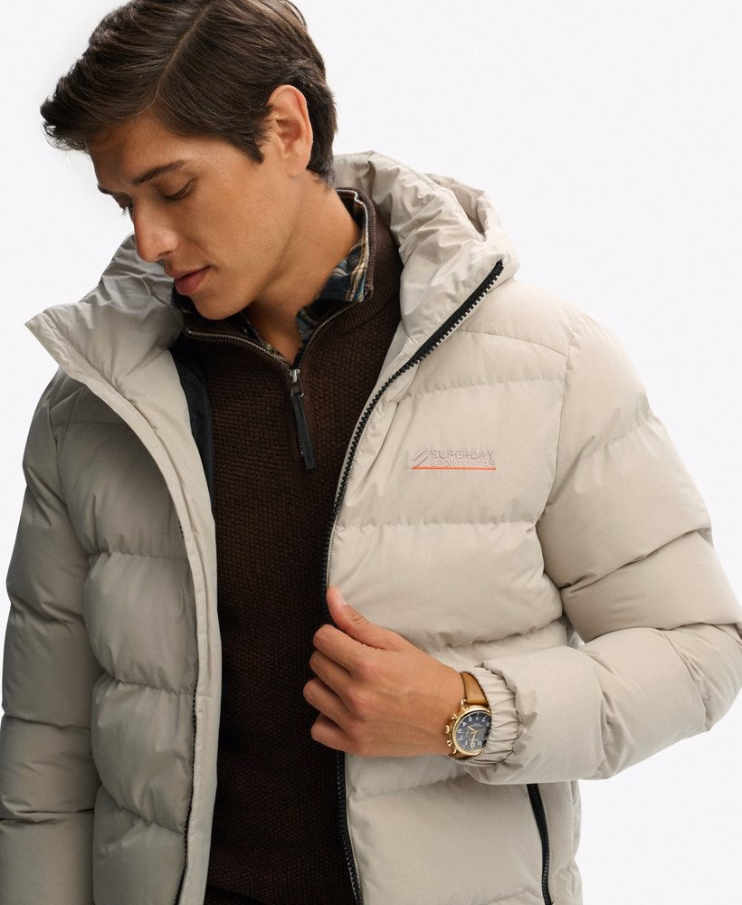 Jaqueta puffer esportiva com capuz em microfibra