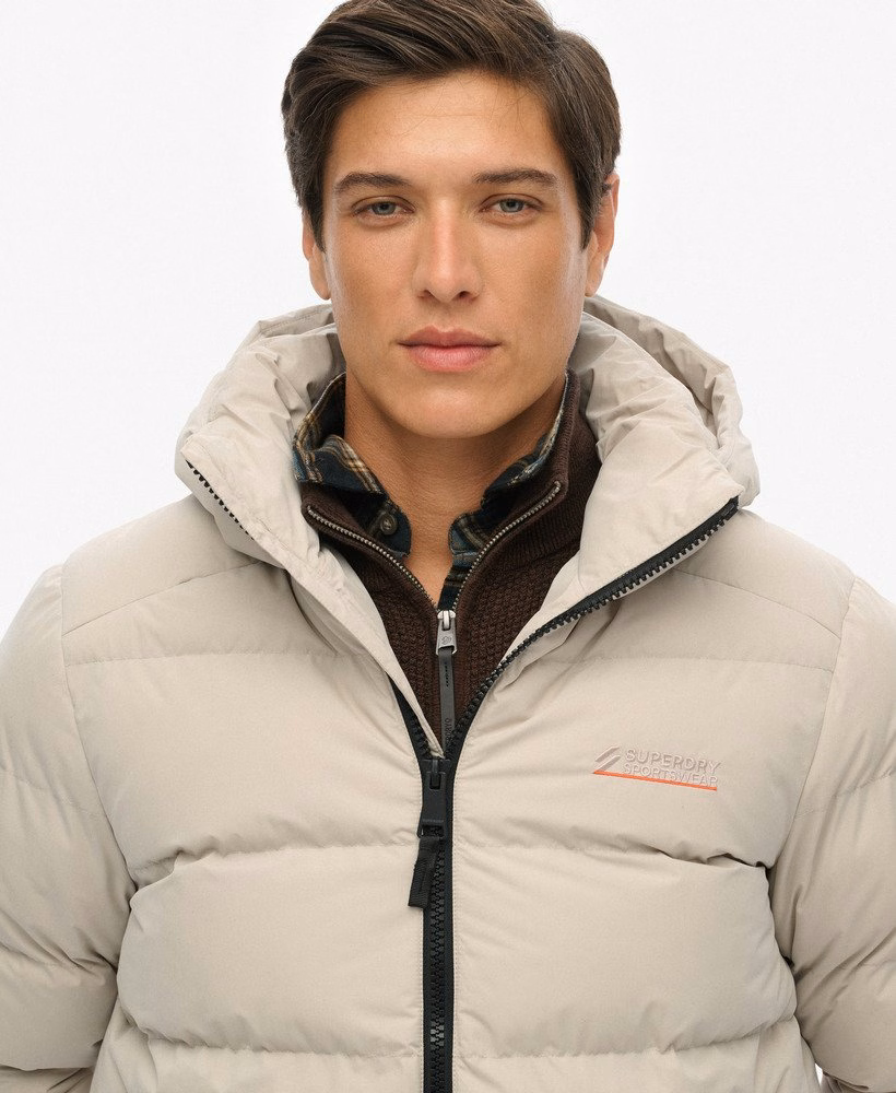 Jaqueta puffer esportiva com capuz em microfibra