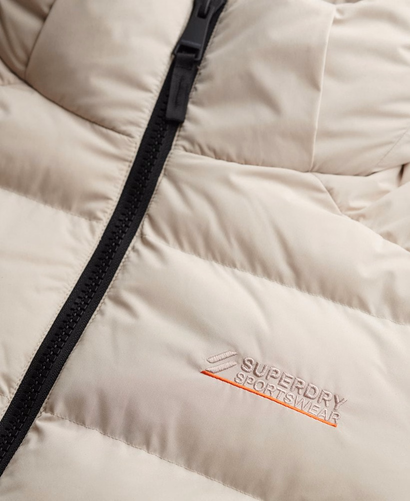 Jaqueta puffer esportiva com capuz em microfibra