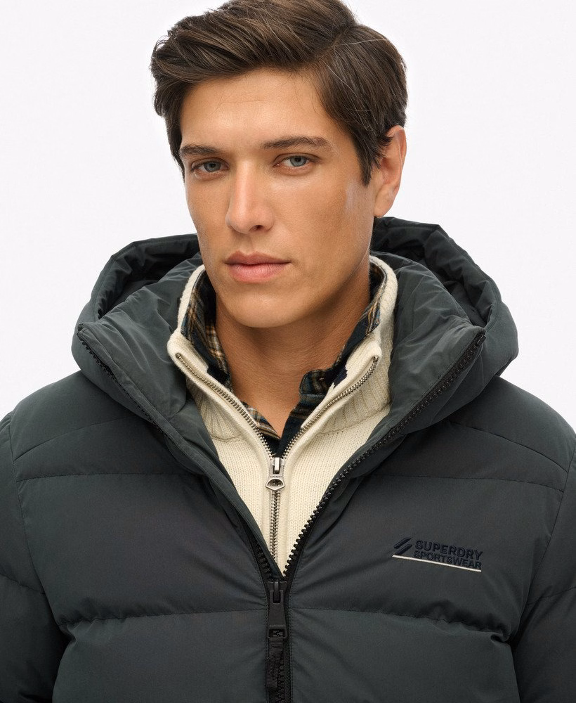 Jaqueta puffer esportiva com capuz em microfibra