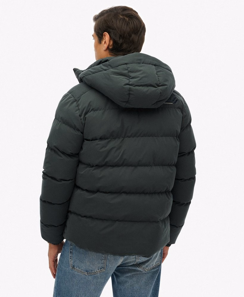 Jaqueta puffer esportiva com capuz em microfibra