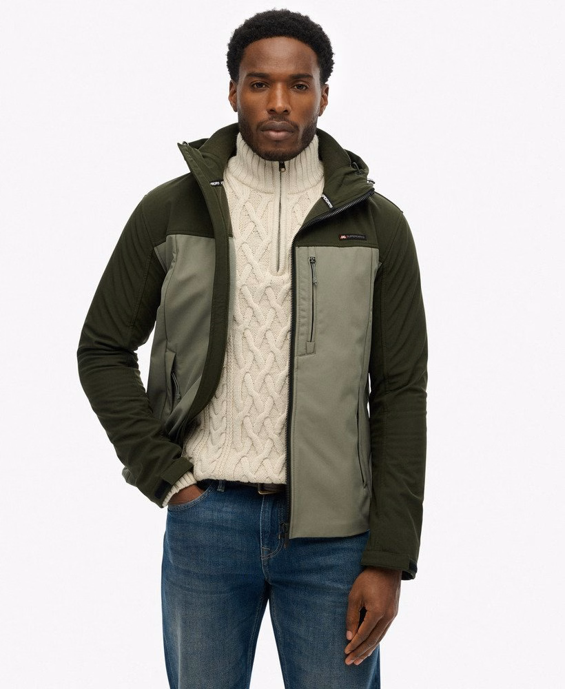 Jaqueta Softshell com Capuz e Blocos de Cores