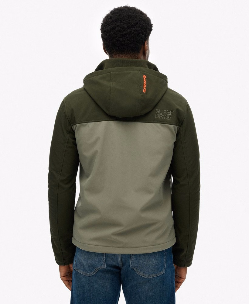 Jaqueta Softshell com Capuz e Blocos de Cores