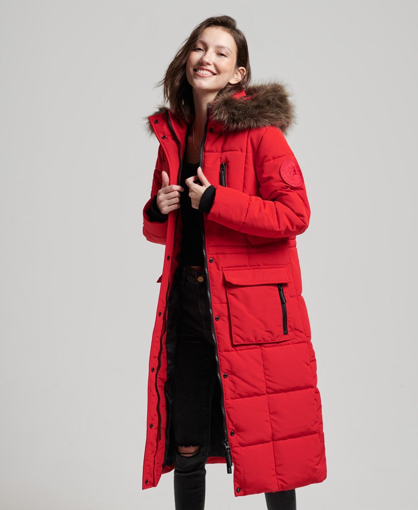 casaco everest longo de pele sintética na cor vermelho alto risco