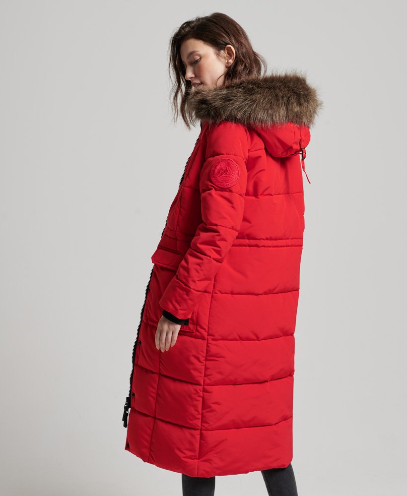 casaco everest longo de pele sintética na cor vermelho alto risco