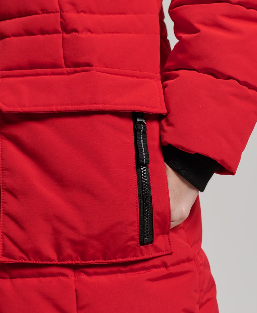 casaco everest longo de pele sintética na cor vermelho alto risco