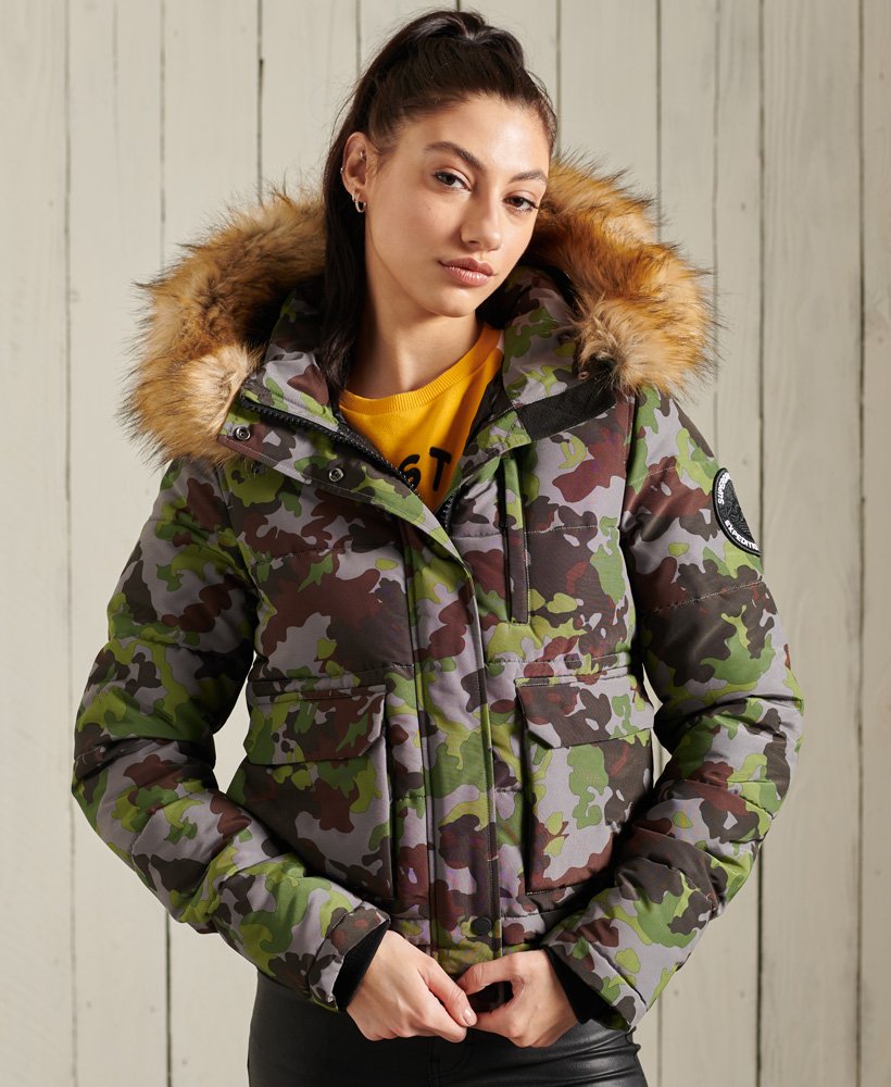 jaqueta bomber everest em camuflagem militar.