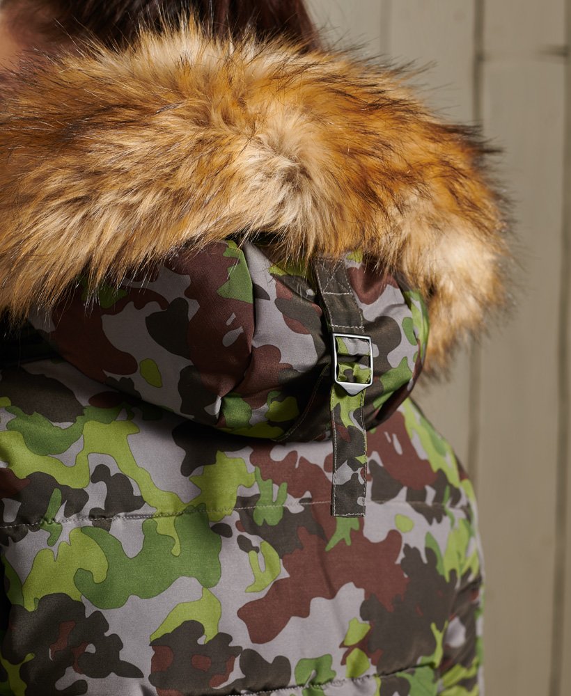 jaqueta bomber everest em camuflagem militar.