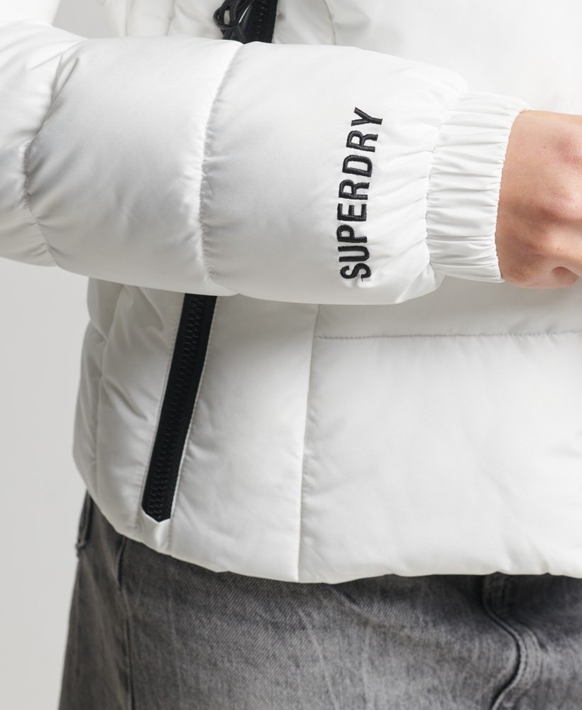 jaqueta puffer spirit sports com capuz na cor Óptica
