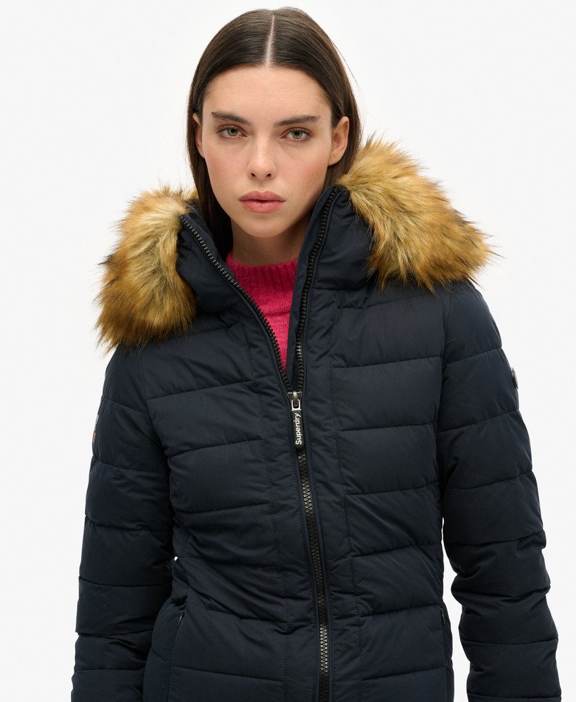 casaco puffer longo arctic na cor azul marinho.