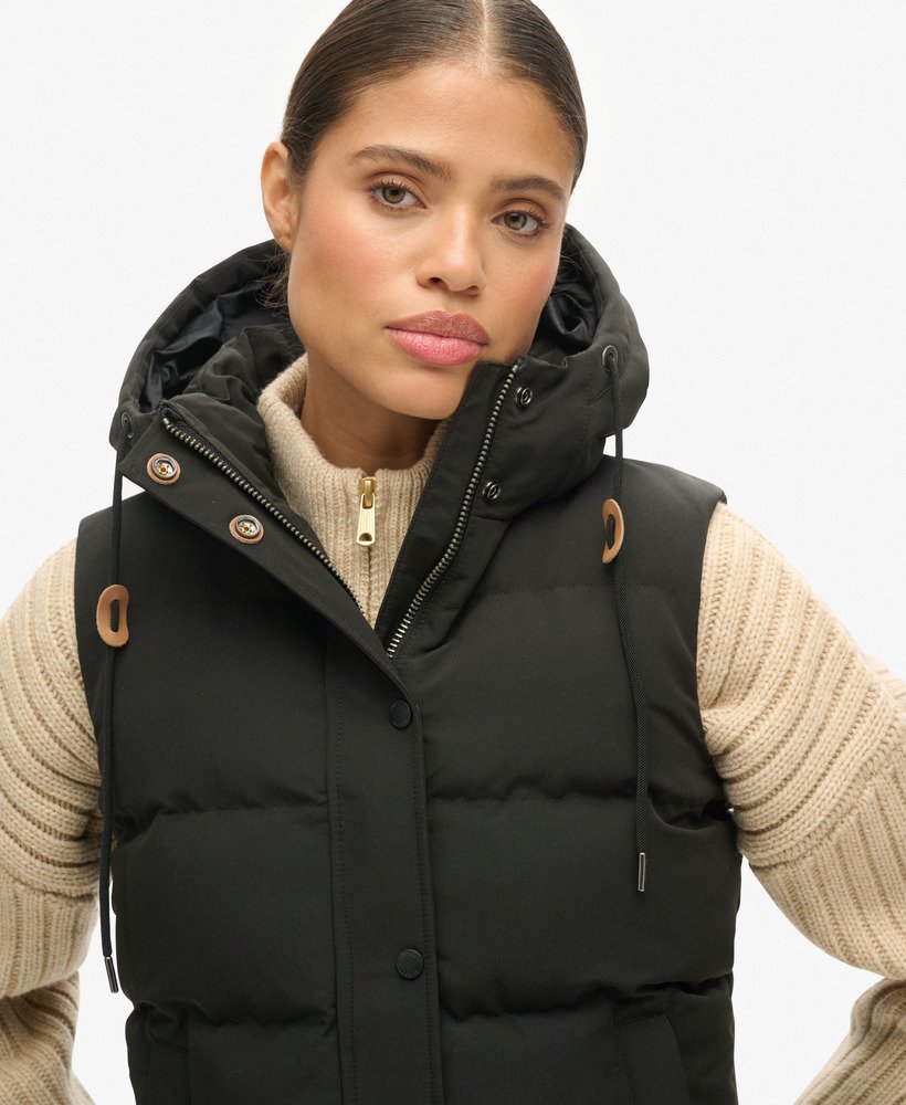 colete acolchoado com capuz everest na cor preta