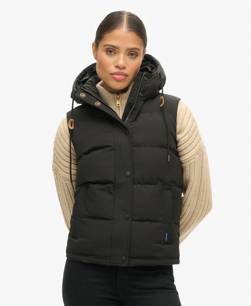 colete acolchoado com capuz everest na cor preta