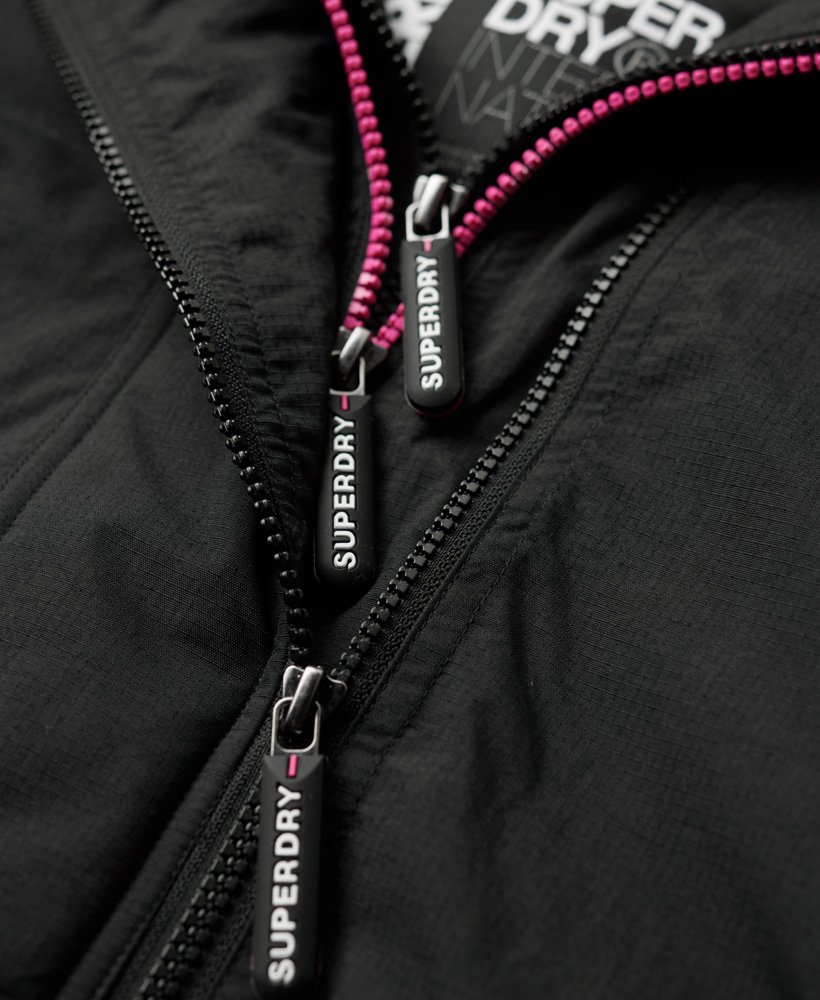 jaqueta corta-vento arctic sd com capuz e zíper frontal nas cores pretopretorosa punk