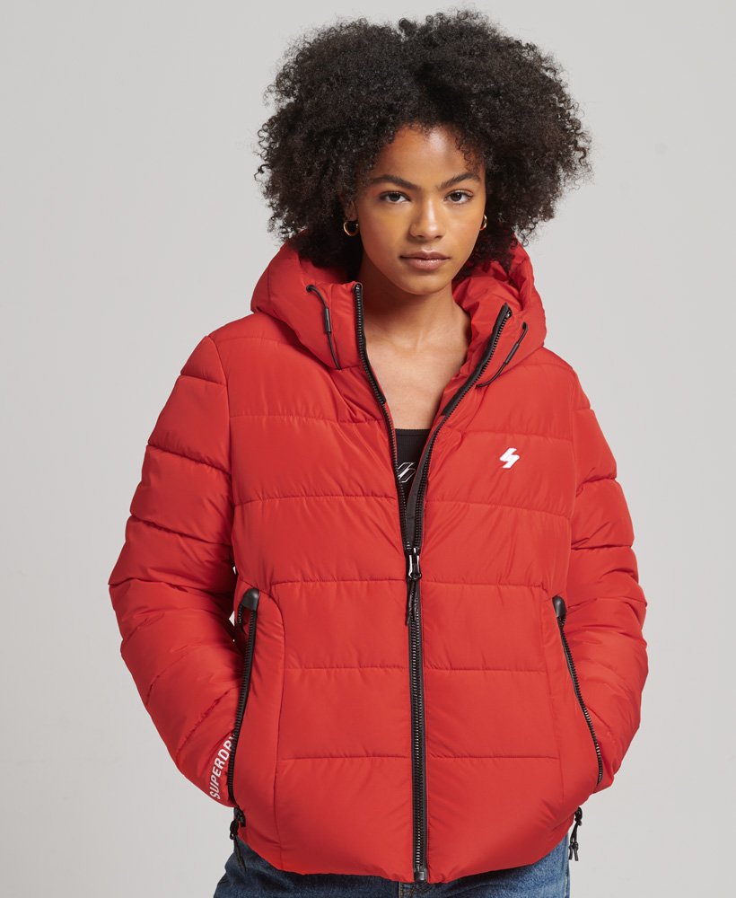 jaqueta puffer spirit sports com capuz na cor vermelho vibrante