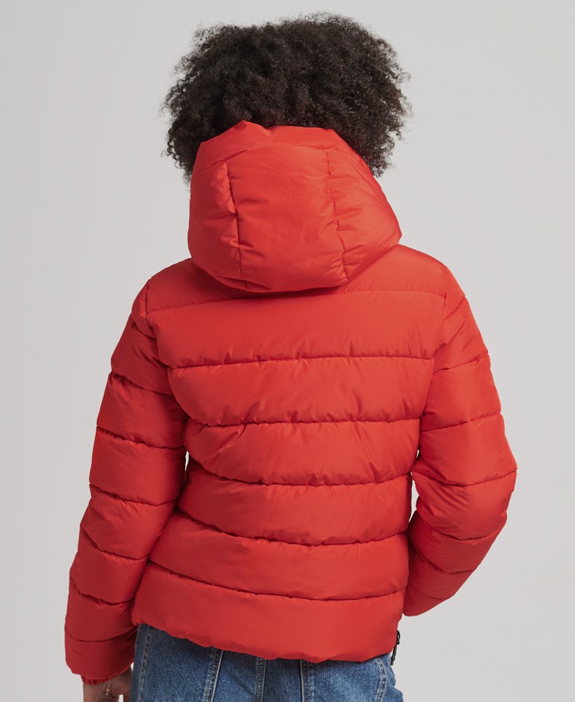jaqueta puffer spirit sports com capuz na cor vermelho vibrante