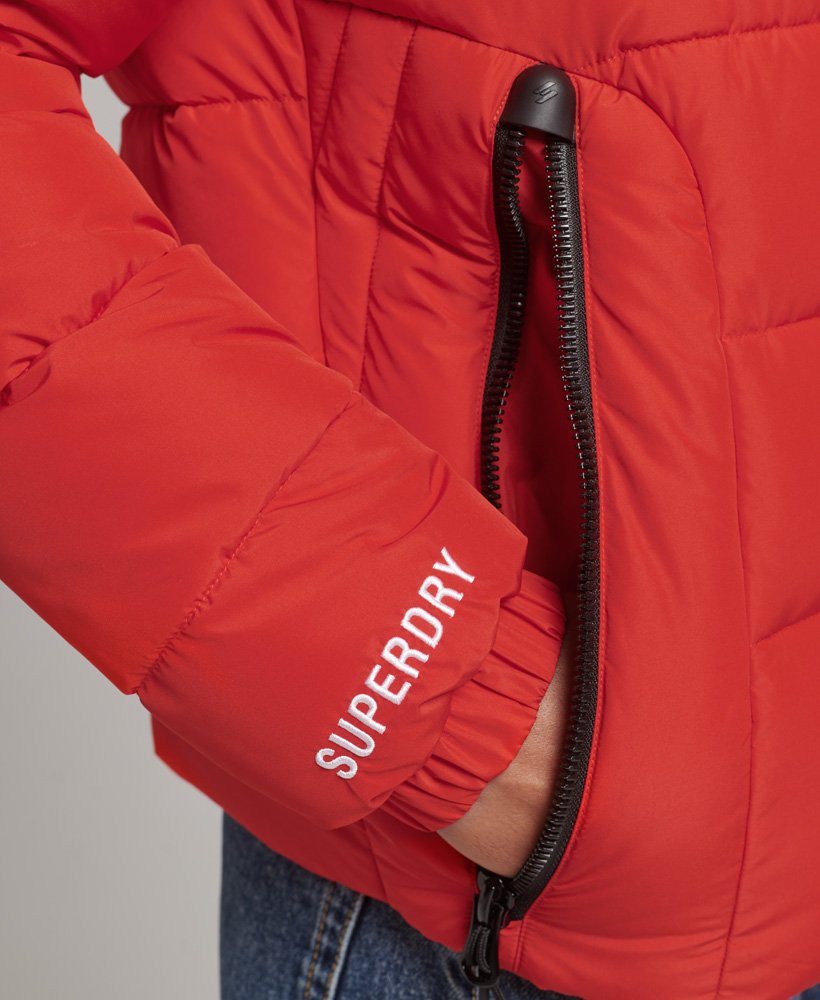jaqueta puffer spirit sports com capuz na cor vermelho vibrante