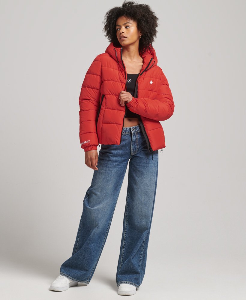 jaqueta puffer spirit sports com capuz na cor vermelho vibrante