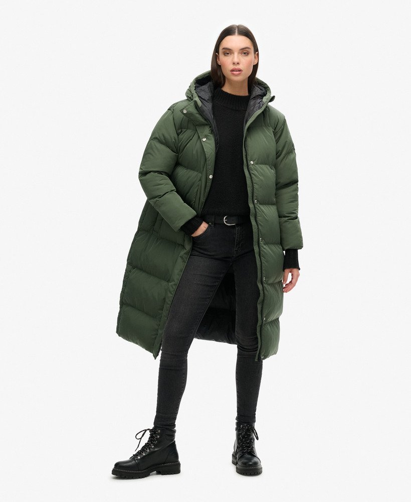 casaco puffer longo com capuz na cor tomilho.
