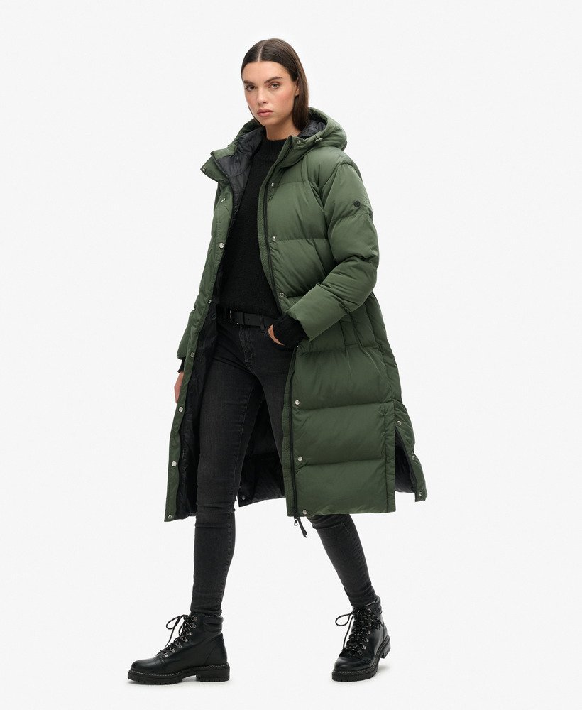 casaco puffer longo com capuz na cor tomilho.