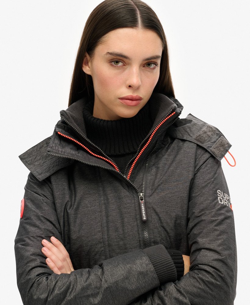 jaqueta corta-vento arctic sd com capuz e zíper frontal na cor cinza mesclado médiocoral choque.