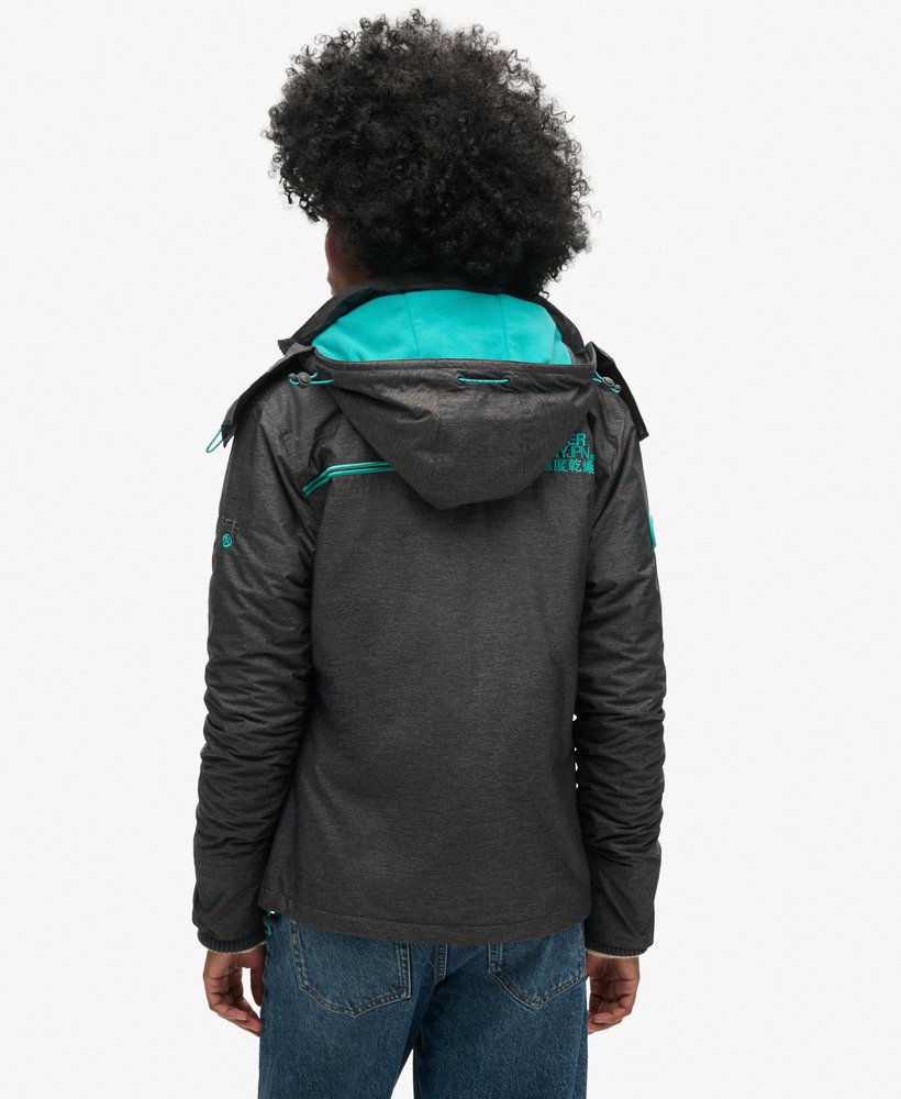 jaqueta corta-vento arctic sd com capuz e zíper frontal na cor cinza mesclado médioverde frio.