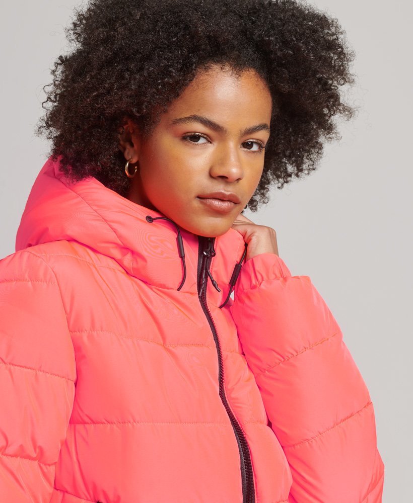 jaqueta puffer spirit sports com capuz na cor hyper fire coral