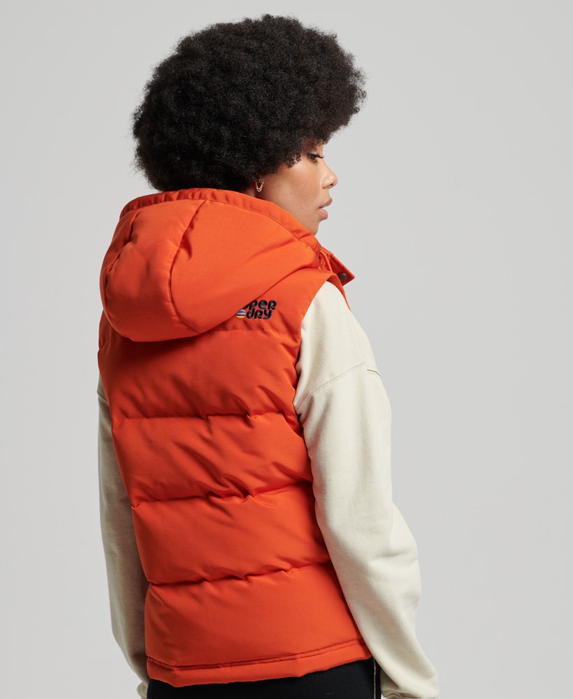 colete everest com capuz vintage na cor laranja abóbora.