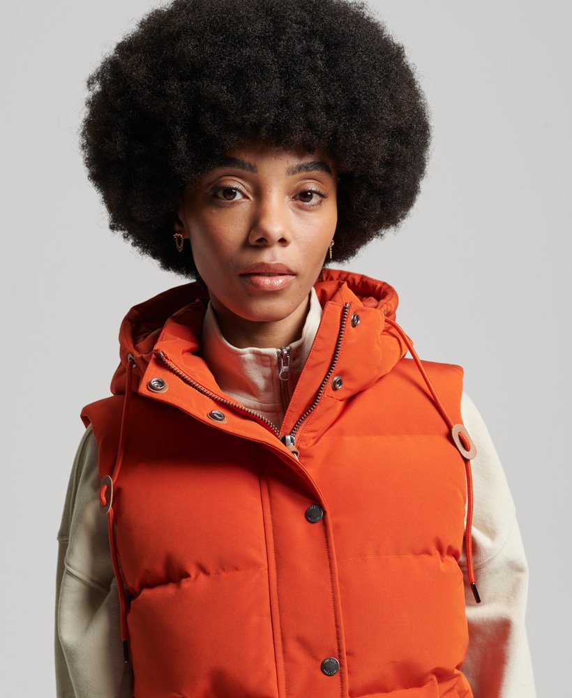 colete everest com capuz vintage na cor laranja abóbora.