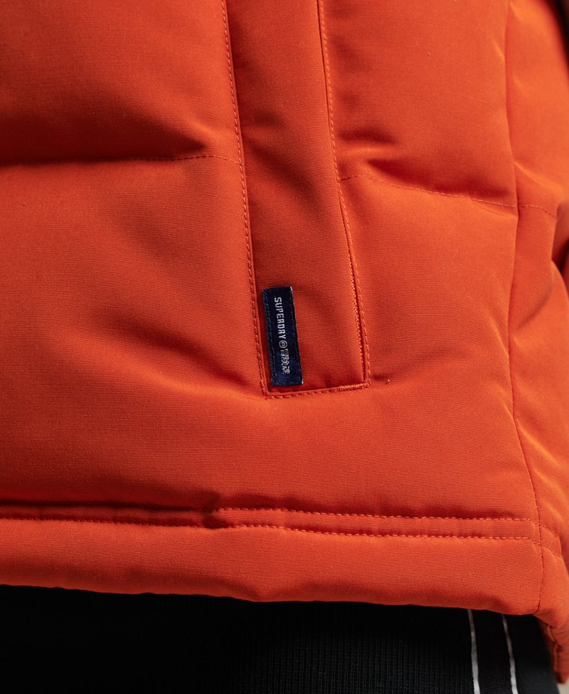 colete everest com capuz vintage na cor laranja abóbora.