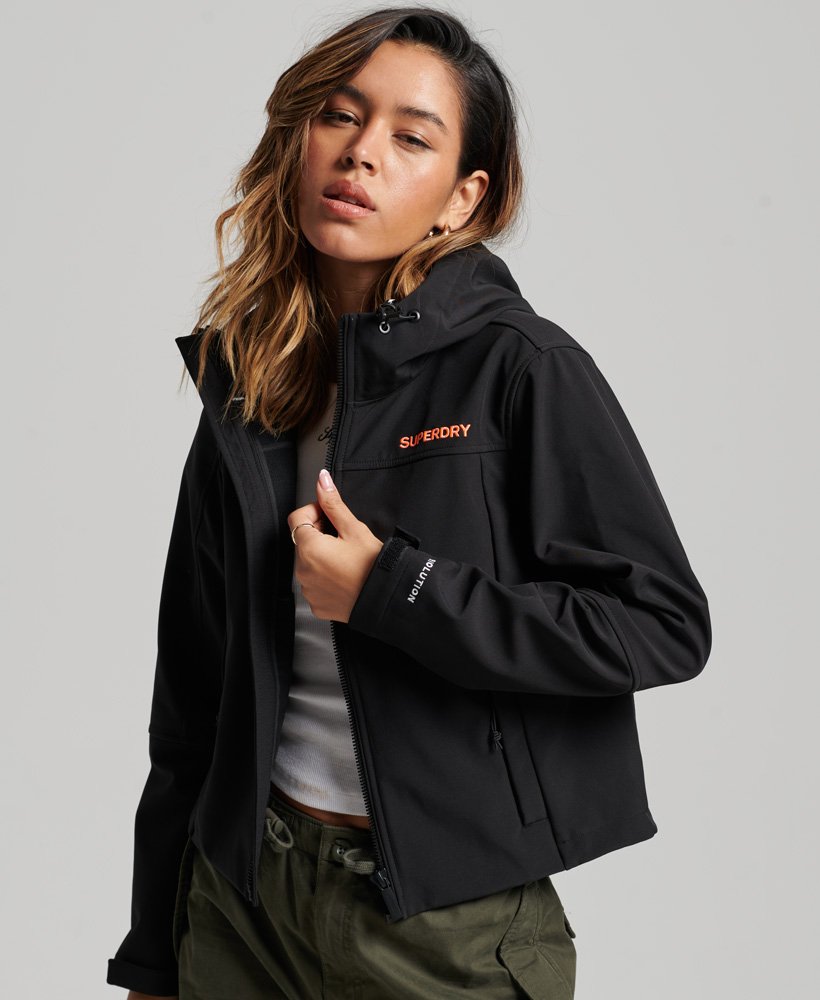 jaqueta softshell com capuz code trekker na cor preta