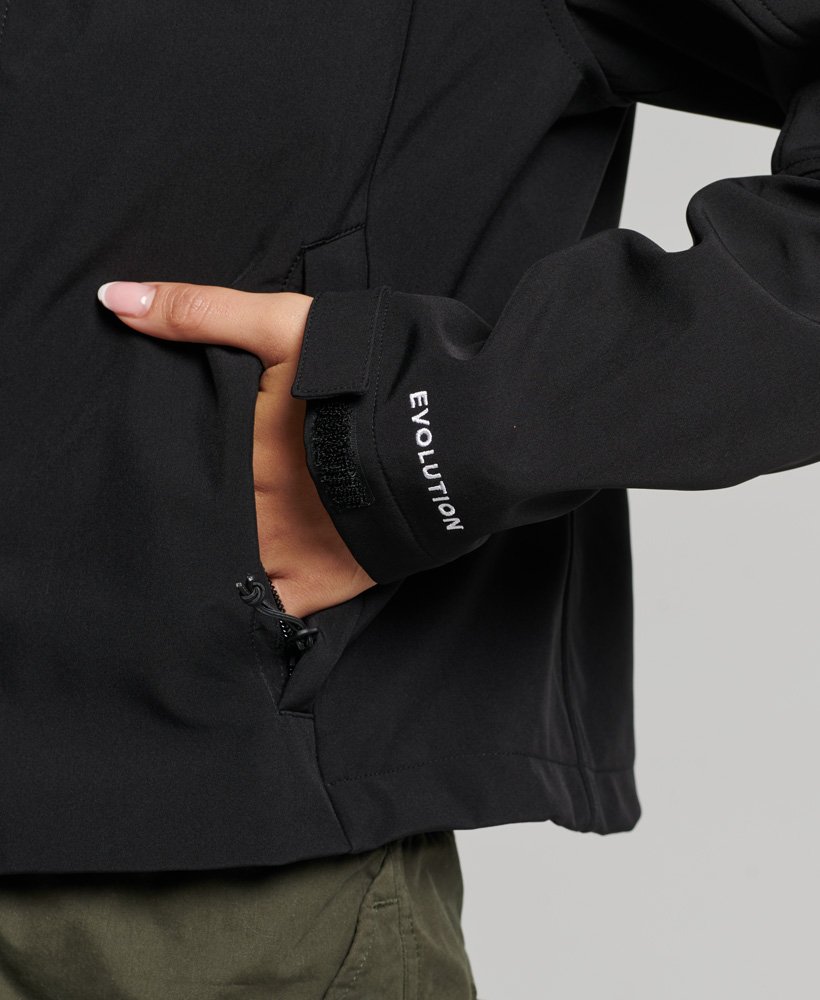 jaqueta softshell com capuz code trekker na cor preta