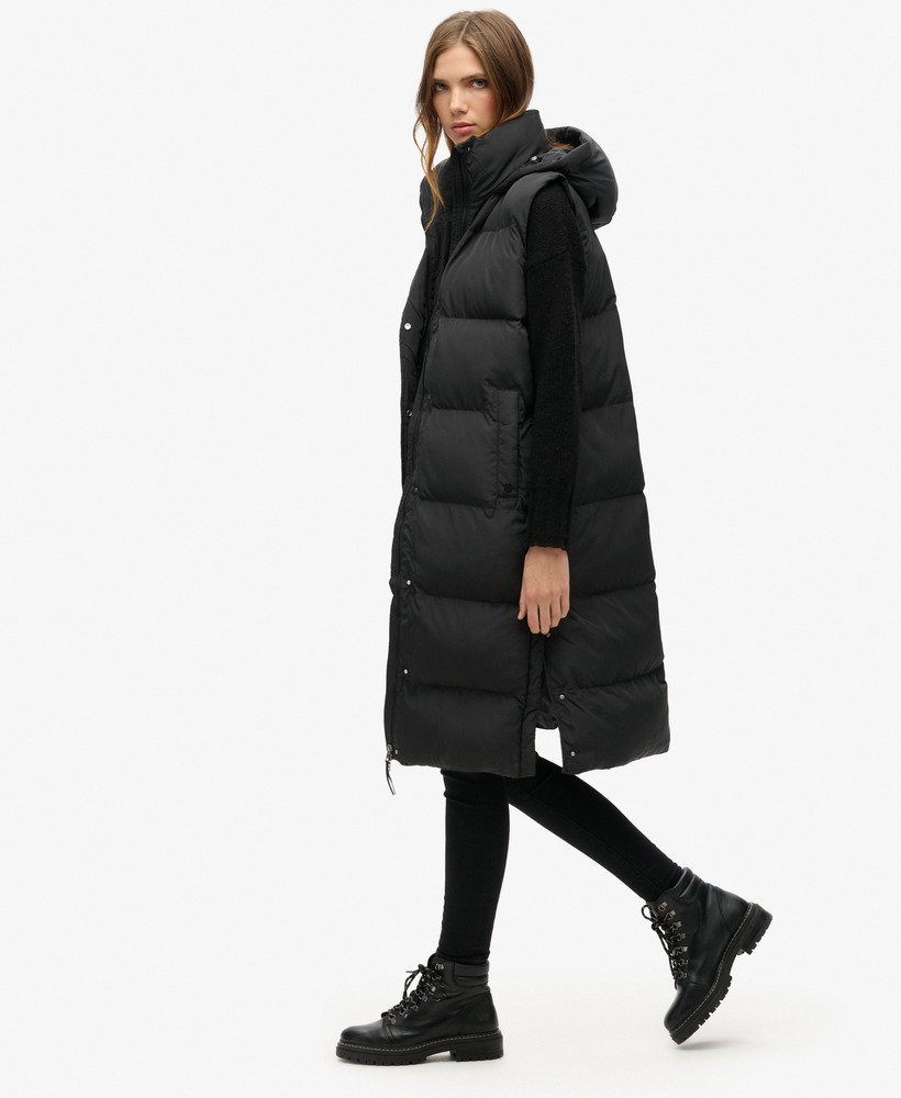 colete puffer longo com capuz na cor preta
